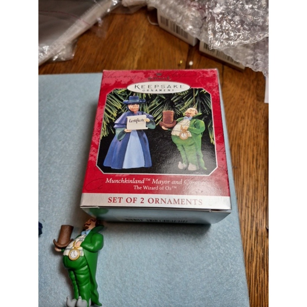 Hallmark Keepsake Ornament Munchkinland Mayor And Coroner The Wizard Of Oz 1998